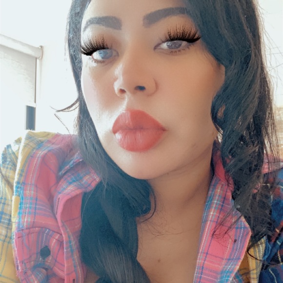 Meet your Posher, Tanisha - Picture 2 of 2